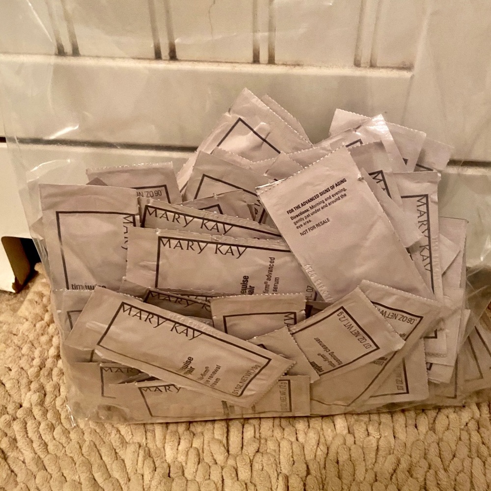 ANY SIZE ORDER RECEIVES 6 FREE SAMPLES W/ PURCHASE
